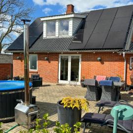 4 Bedroom Lovely Home In Øster Assels，位于Øster Assels的酒店