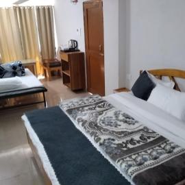 Mount aura stay & Dine，位于卡纳塔尔的酒店
