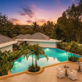 StayVista at Kuhu Natures Resort with BBQ, Pool，位于曼德姆的酒店