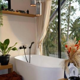 15 mins from barge with tub + wifi (glass cabin)，位于萨马尔的酒店