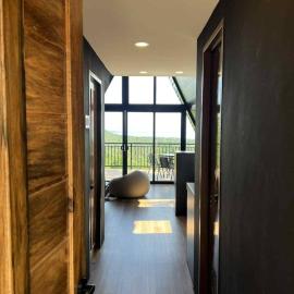 Romantic A-Frame Cabin w/ a View + WiFi，位于萨马尔的酒店