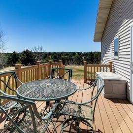 < 1 Mi to Calamus Lake! Group Adventure Base，位于Burwell的酒店