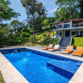 Casa Cascada NEW! Ocean View, Private Waterfall, Near Matapalo Beach!，位于Savegre的酒店