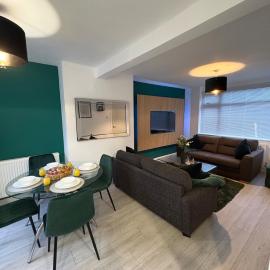 Contractor Friendly House Sleeps 5 Free Parking WiFi