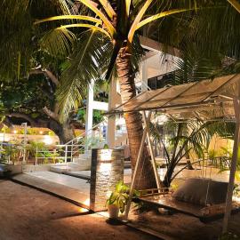 Oceana Surf Maldives - Kudahuvadhoo Island Surf Retreat，位于科卢马杜卢的酒店
