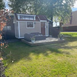Op zoek naar een leuke overnachting Te huur Prachtig Tiny House De Hutte，位于Siddeburen的酒店