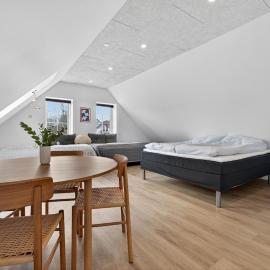 Cozy and bright vacation apartment in Lønstrup，位于伦斯楚普的酒店