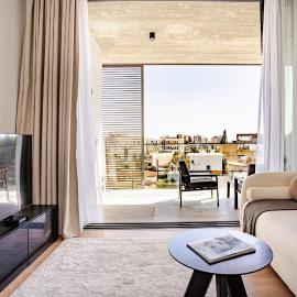 Yamas Urban Living Sequoia Residence，位于利马索尔的酒店