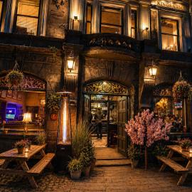 The Kings Arms Hotel, Ulverston，位于阿尔弗斯顿的酒店
