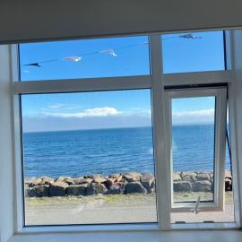 Summerhouse by the ocean，位于Drangsnes的酒店