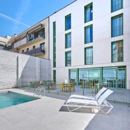 Hostelfly Fira Barcelona，位于略夫雷加特河畔奥斯皮塔莱特的酒店
