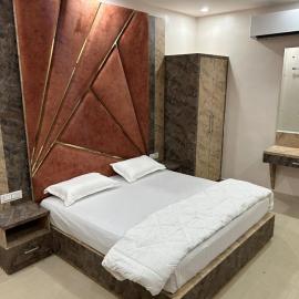 Hotel KESAR, Chitrakoot-10min from RAMGHAT，位于Chitrakoot的酒店