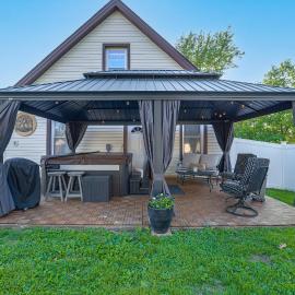 Missouri Wine Country Retreat w/ Hot Tub & BBQ，位于Antonia的酒店
