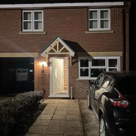 Private New Estate with Parking 10 Min Walk to City Centre，位于Parkside的酒店