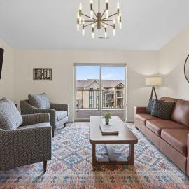 1J Top Floor Moab RedCliff Condo POOL & HOT TUB，位于摩押的酒店
