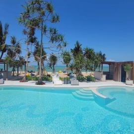Sunrio Beach Hotel Sichon，位于Ban Plai Thon的酒店