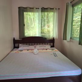 Ngak-Ngak Beach Resort，位于Calatrava的酒店