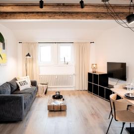 Stilvolles Apartment für 4 Gäste in bester Lage in Deidesheim an der Weinstraße，位于代德斯海姆的酒店