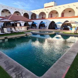 Hotel Hacienda Bugambilias La Paz，位于拉巴斯的酒店