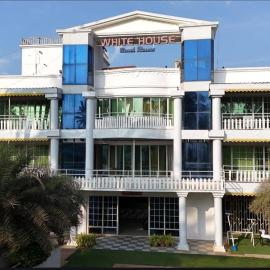 White House Beach Resort, Nagaon，位于纳加奥恩的酒店
