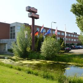 Atlas Hotel Holiday，位于斯派克尼瑟的酒店