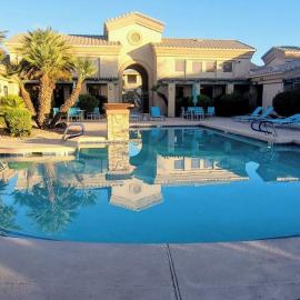 2 Bedroom 2 Bathroom Ground Floor Condo Ahwatukee，位于凤凰城的酒店