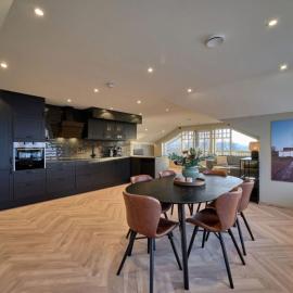 Nice apartment with five bedrooms and sea view，位于Dalebru的酒店