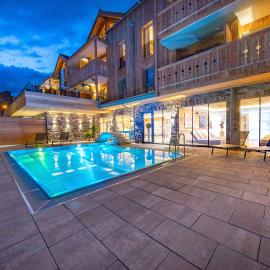 MOUNTAIN HOTEL LUIS inkl Zell am See-Kaprun Sommerkarte，位于卡普伦的酒店