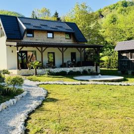Green Hills - Holiday Home & Events，位于Kamenica的酒店