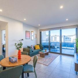 4E2 Abnb-Style Epping 2BR With 2 Secure Parking, Near To Coles，位于Epping的酒店