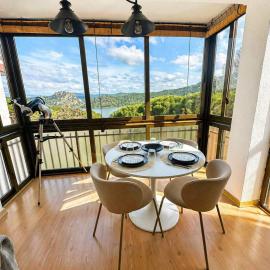 Apartment with amazing views to San Juan Lake，位于圣马丁德巴尔代格莱西亚斯的酒店