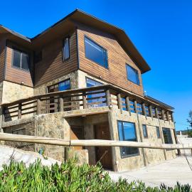Casa Hotel Los Arrayanes，位于孔斯蒂图西翁的酒店