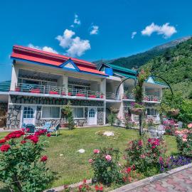 Parhena Cottages Bella Naran，位于纳兰恩的酒店