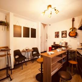 YES HOTEL - Private room Free bicycle Free coffee，位于神户的酒店