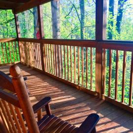 LAZY DAYS Cabin for 6 with 2 Decks, View, Hot Tub, Wifi, Pool, Gated，位于赛维尔维尔的酒店