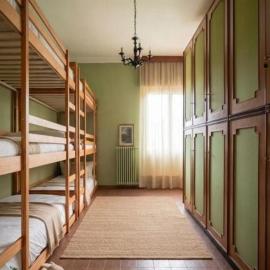 Shared rooms BOC，位于布鲁纳特的酒店