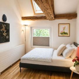 Miles to go Hotel & Hostel，位于Oberglatt的酒店