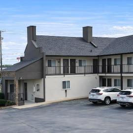 Quarters Inn & Suites