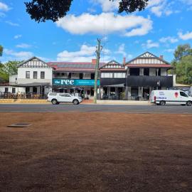 The Rec Hotel Waroona，位于Waroona的酒店