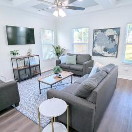 Near Rosenburg & Needville Sleeps 9 Pet Friendly，位于Beasley的酒店