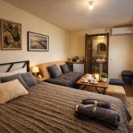 TEVRA Nature, Retreat Mountain Cabins Above the City Ijevan, Dilijan，位于伊杰万的酒店