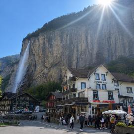 Hotel Restaurant Jungfrau，位于劳特布龙嫩的酒店