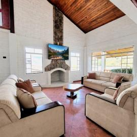 Luxury Quinta con Jacuzzi - Sauna - BBQ，位于Cusúa的酒店