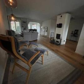 Spacious summer house with outdoor seating area, close to the sea & nature!，位于瑟尔沃斯堡的酒店