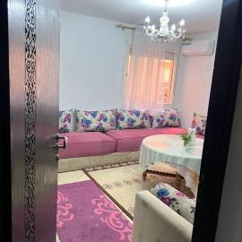 Modern Apartment 9 Min from Airport & Secure，位于Oulad Akkou的酒店