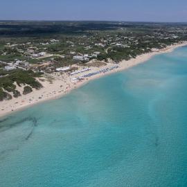 Villetta Mare Azzurro con Piscina a 230 mt dalla spiaggia di Punta Prosciutto，位于普罗斯西托角的酒店