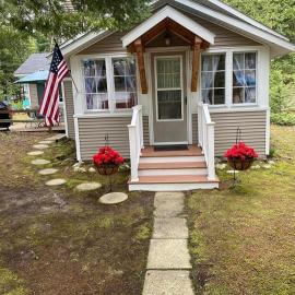 Cozy Bear Cottage，位于Alanson的酒店