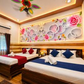 K D Dham Hotel-Near Prem Mandir1，位于范兰德凡的酒店