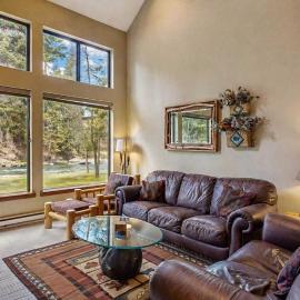 Family Retreat - Pool Tennis & Lake Access，位于McCall的酒店
