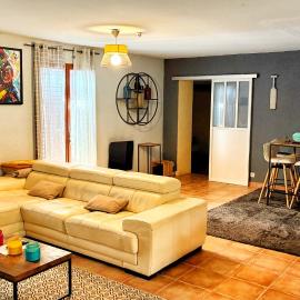 Maison 120m2 avec Piscine Spa et jardin idéal familles et professionnels，位于Campsas的酒店